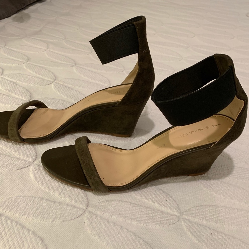 Banana Republic Sandal Wedges